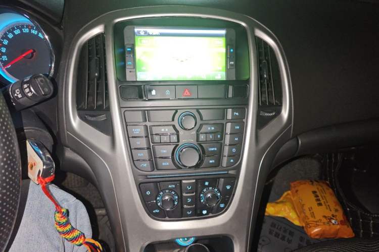 Used Buick GT 2014 XT 1.6L Automatic Fashion Edition Audio And AC Panel