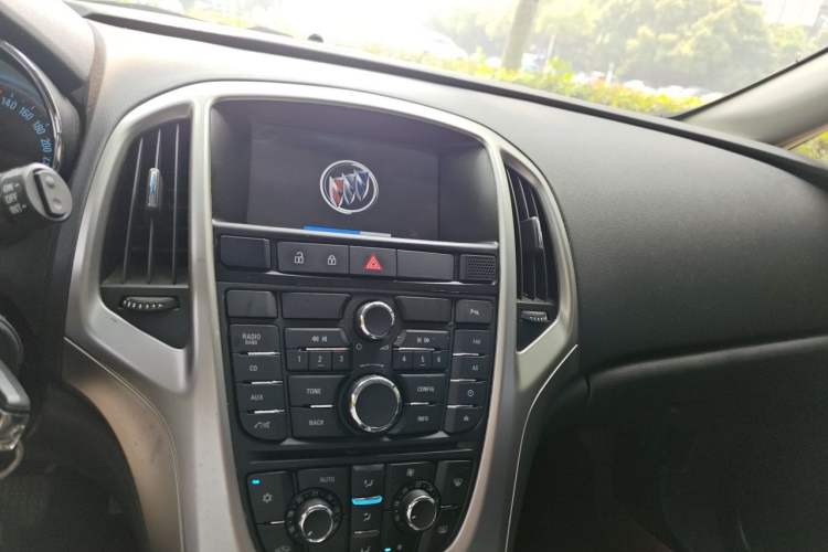 Used Buick GT 2014 XT 1.6L Automatic Fashion Edition Audio And AC Panel