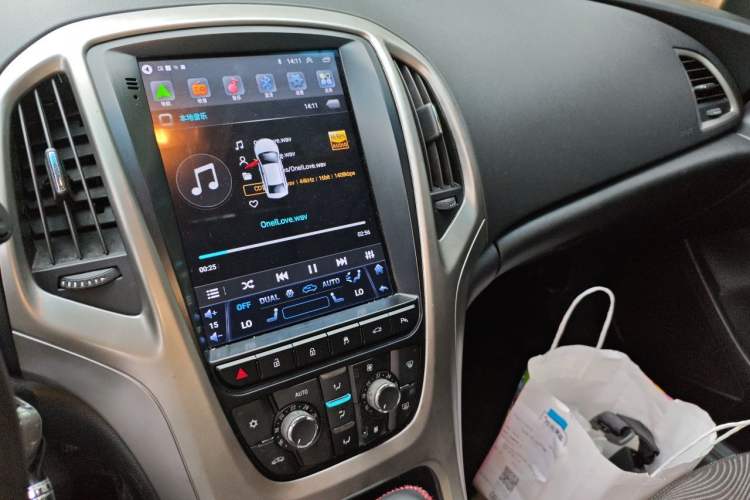 Used Buick GT 2014 XT 1.6L Automatic Fashion Edition Audio And AC Panel
