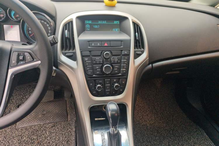 Used Buick GT 2014 XT 1.6L Automatic Fashion Edition Audio And AC Panel