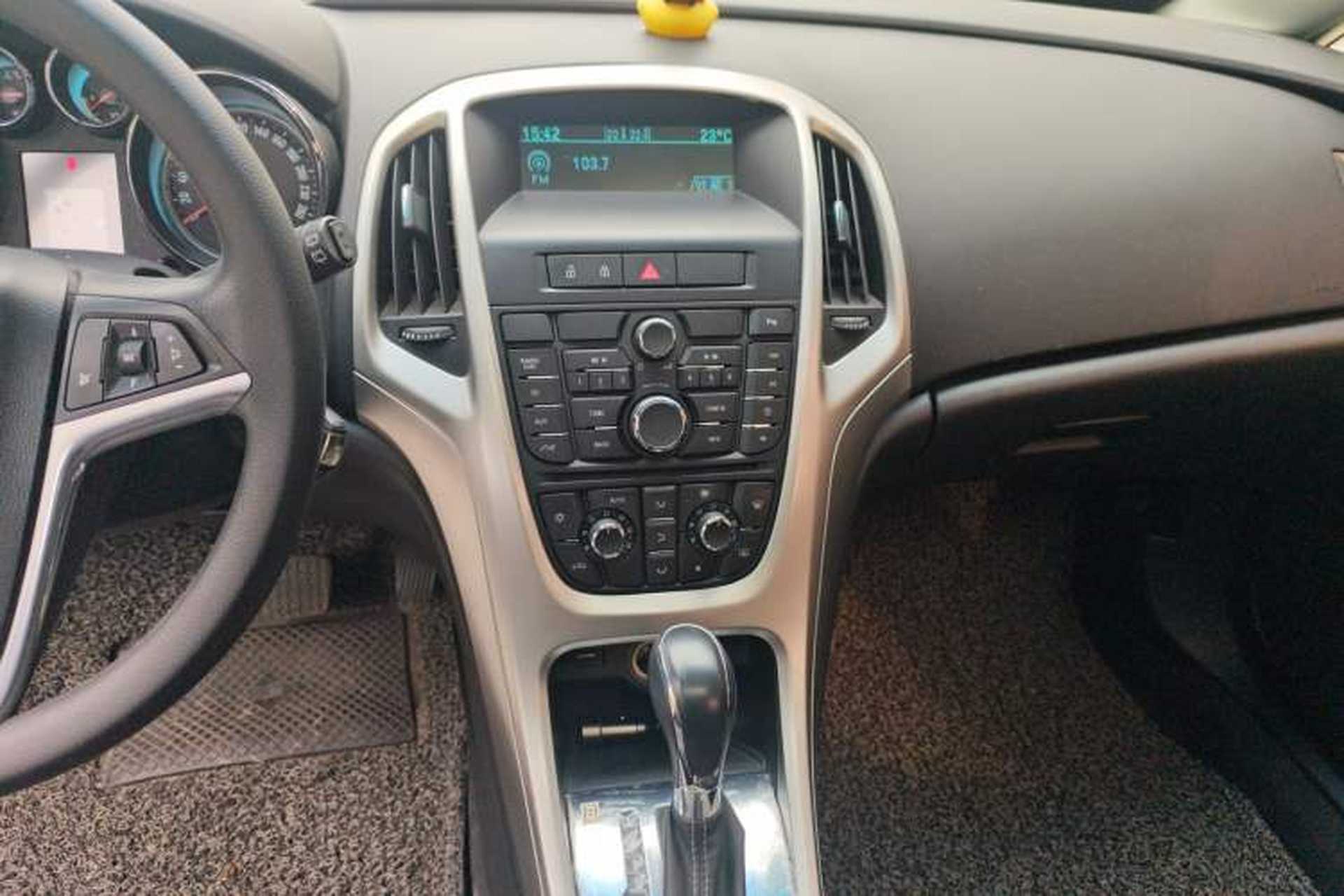 Used Buick GT 2014 XT 1.6L Automatic Fashion Edition Audio And AC Panel