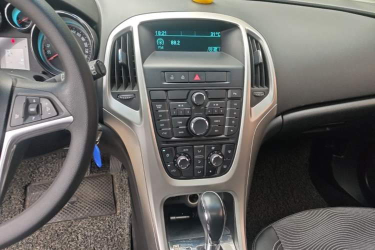 Used Buick GT 2014 XT 1.6L Automatic Fashion Edition Audio And AC Panel