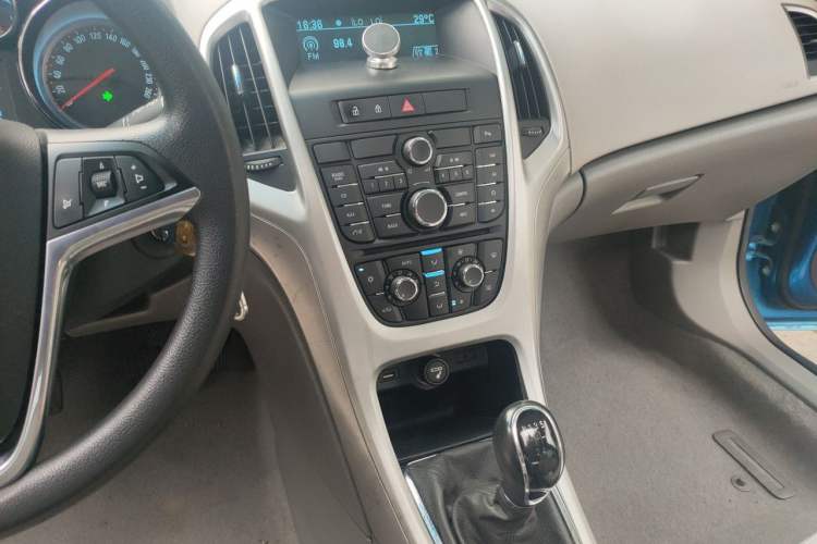 Used Buick GT 2014 XT 1.6L Manual Entry-Level Model Audio And AC Panel