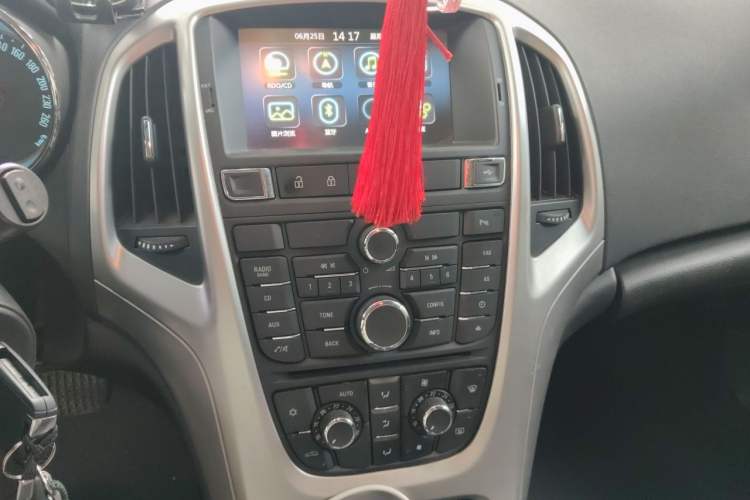 Used Buick GT 2014 XT 1.6L Automatic Comfort Edition Audio And AC Panel