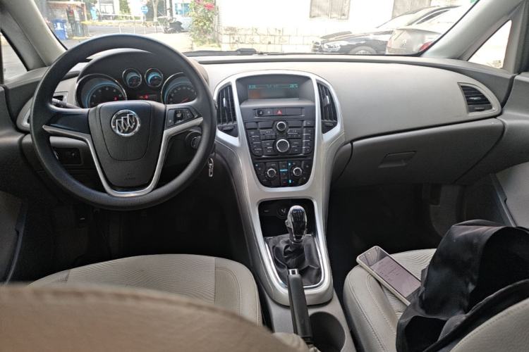 Used Buick GT 2014 XT 1.6L Manual Entry-Level Model Center Console