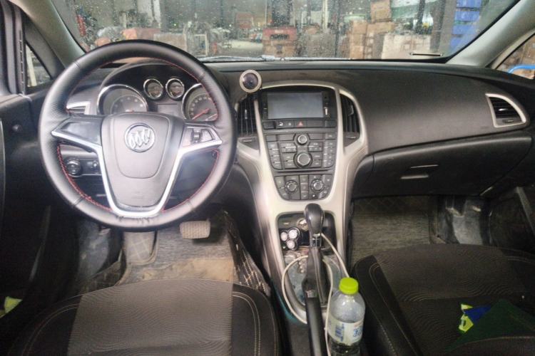 Used Buick GT 2014 XT 1.6L Automatic Comfort Edition Center Console