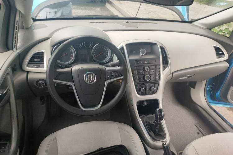 Used Buick GT 2014 XT 1.6L Manual Entry-Level Model Center Console