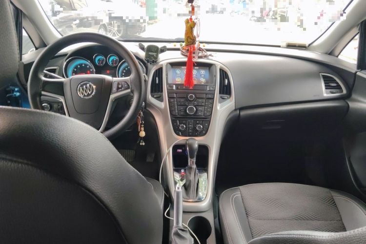 Used Buick GT 2014 XT 1.6L Automatic Comfort Edition Center Console