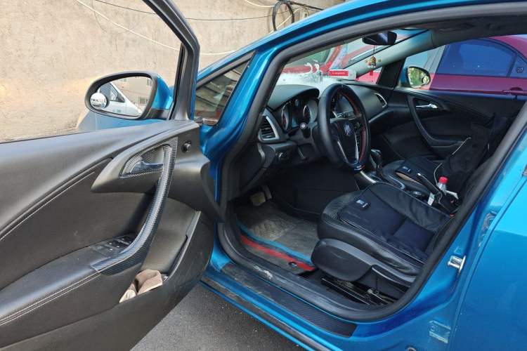 Used Buick GT 2014 XT 1.6L Automatic Fashion Edition Driver Seat