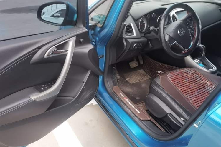 Used Buick GT 2014 XT 1.6L Automatic Fashion Edition Driver Seat