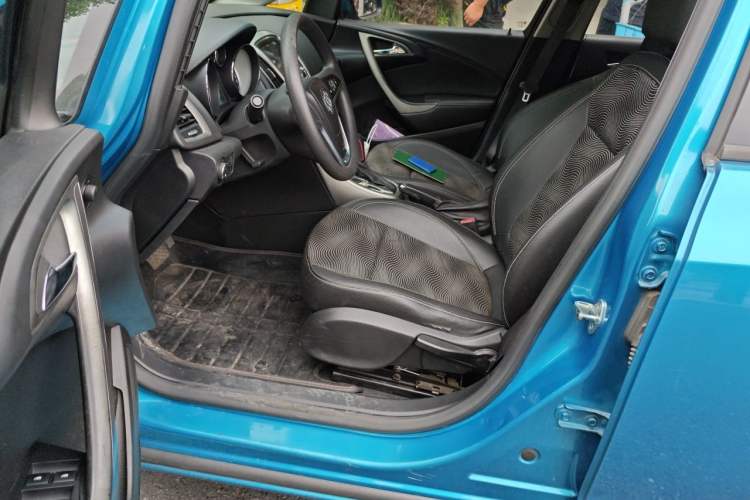 Used Buick GT 2014 XT 1.6L Automatic Fashion Edition Driver Seat
