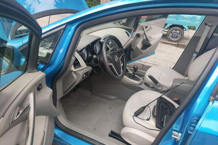 Used Buick GT 2014 XT 1.6L Manual Entry-Level Model Driver Seat