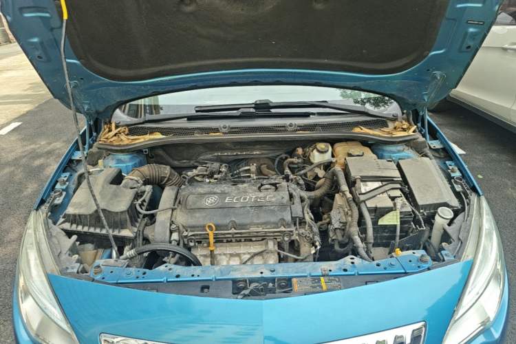 Used Buick GT 2014 XT 1.6L Manual Entry-Level Model Engine Bay