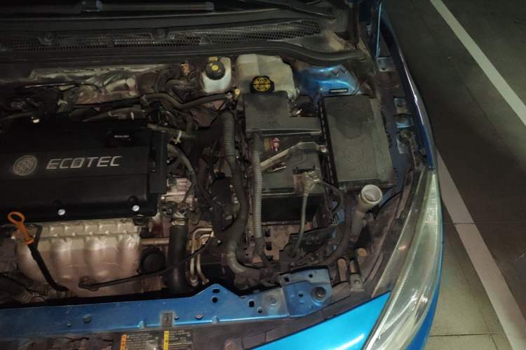 Used Buick GT 2014 XT 1.6L Automatic Fashion Edition Engine Bay Left