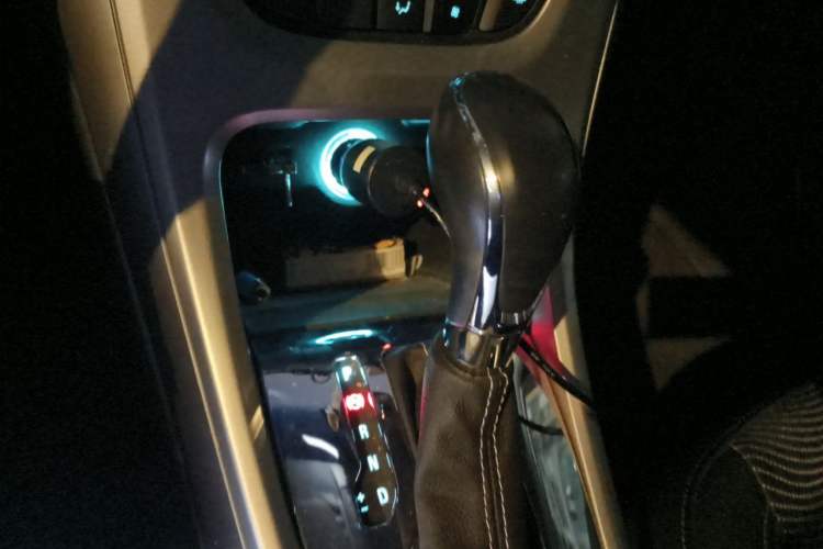 Used Buick GT 2014 XT 1.6L Automatic Fashion Edition Gear Lever