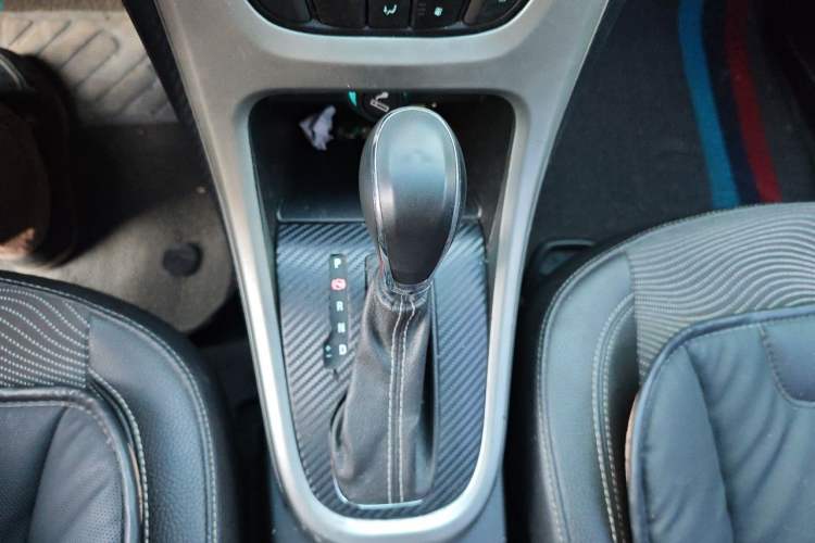 Used Buick GT 2014 XT 1.6L Automatic Fashion Edition Gear Lever