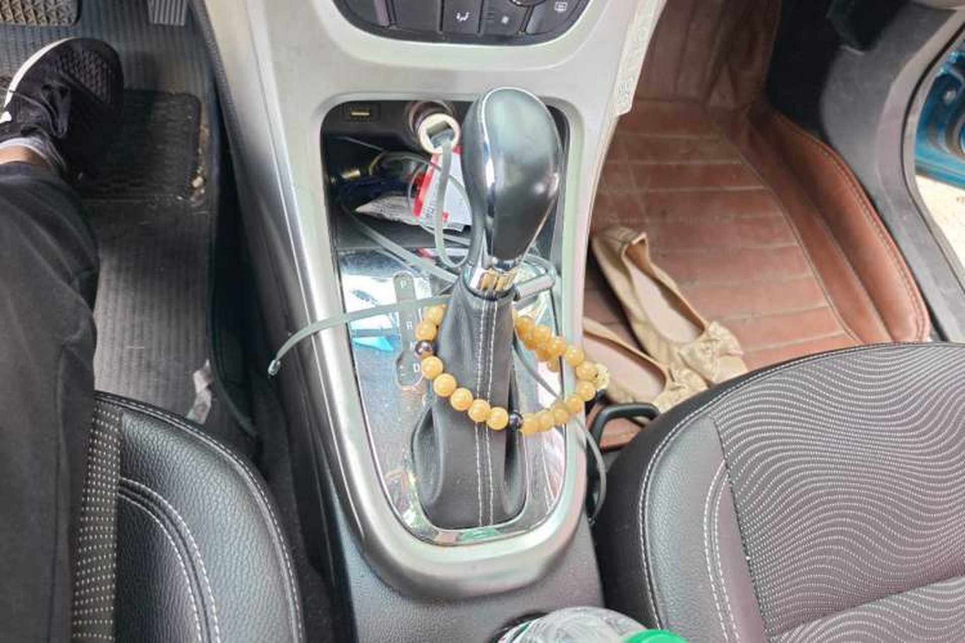 Used Buick GT 2014 XT 1.6L Automatic Fashion Edition Gear Lever