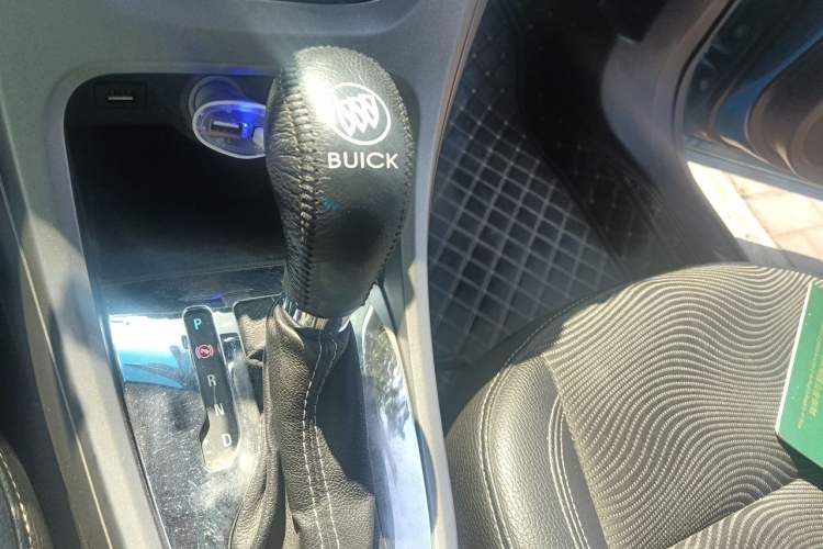 Used Buick GT 2014 XT 1.6L Automatic Fashion Edition Gear Lever