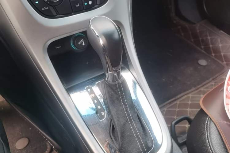 Used Buick GT 2014 XT 1.6L Automatic Fashion Edition Gear Lever