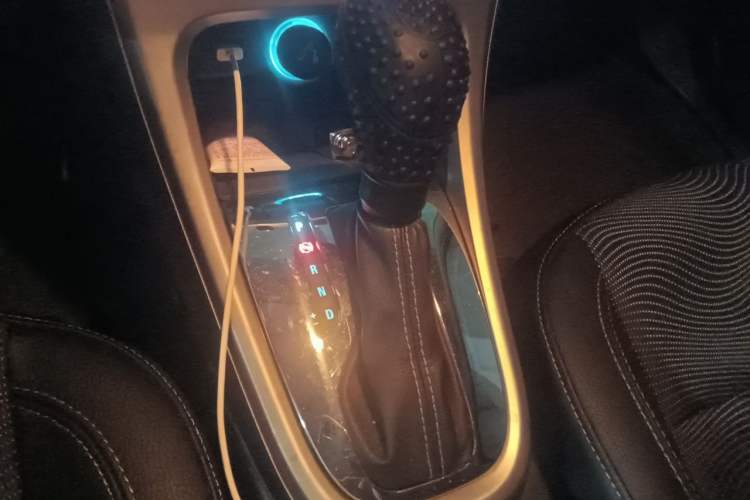 Used Buick GT 2014 XT 1.6L Automatic Fashion Edition Gear Lever