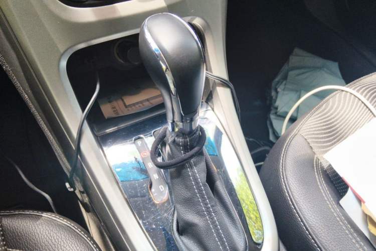 Used Buick GT 2014 XT 1.6L Automatic Fashion Edition Gear Lever