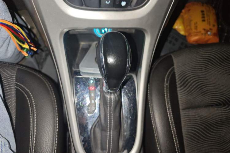 Used Buick GT 2014 XT 1.6L Automatic Fashion Edition Gear Lever