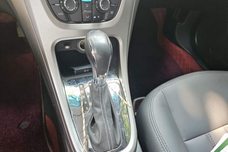 Used Buick GT 2014 XT 1.6L Automatic Fashion Edition Gear Lever