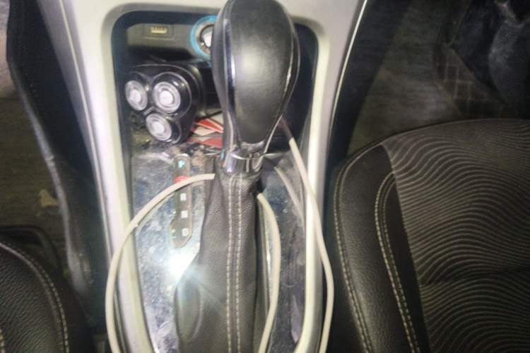 Used Buick GT 2014 XT 1.6L Automatic Comfort Edition Gear Lever
