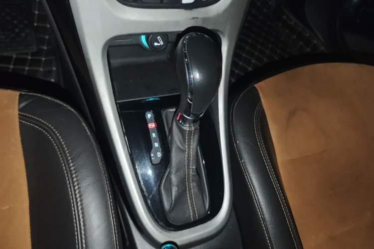 Used Buick GT 2014 XT 1.6L Automatic Fashion Edition Gear Lever