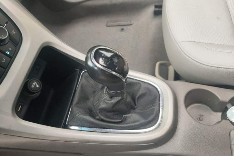 Used Buick GT 2014 XT 1.6L Manual Entry-Level Model Gear Lever
