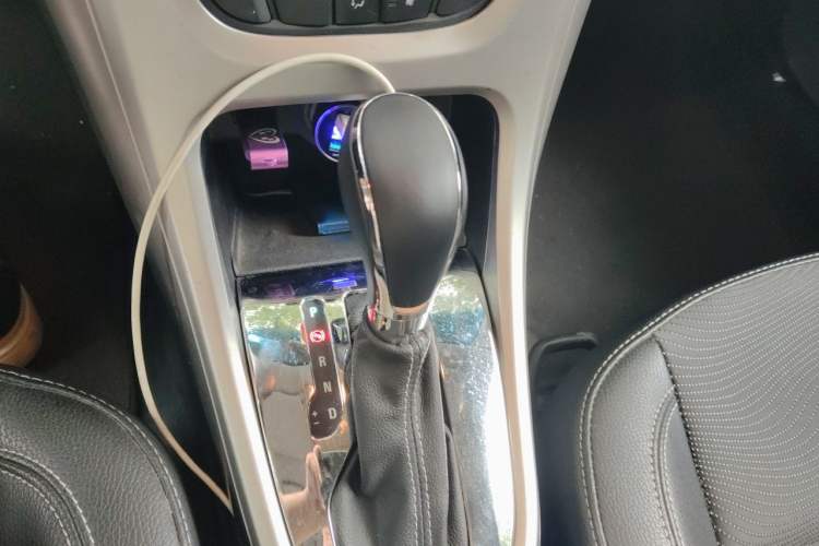 Used Buick GT 2014 XT 1.6L Automatic Comfort Edition Gear Lever