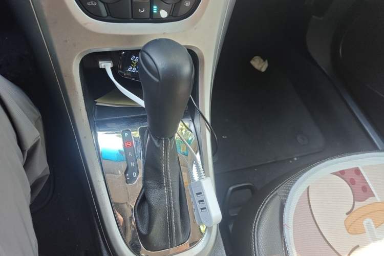 Used Buick GT 2014 XT 1.6L Automatic Fashion Edition Gear Lever
