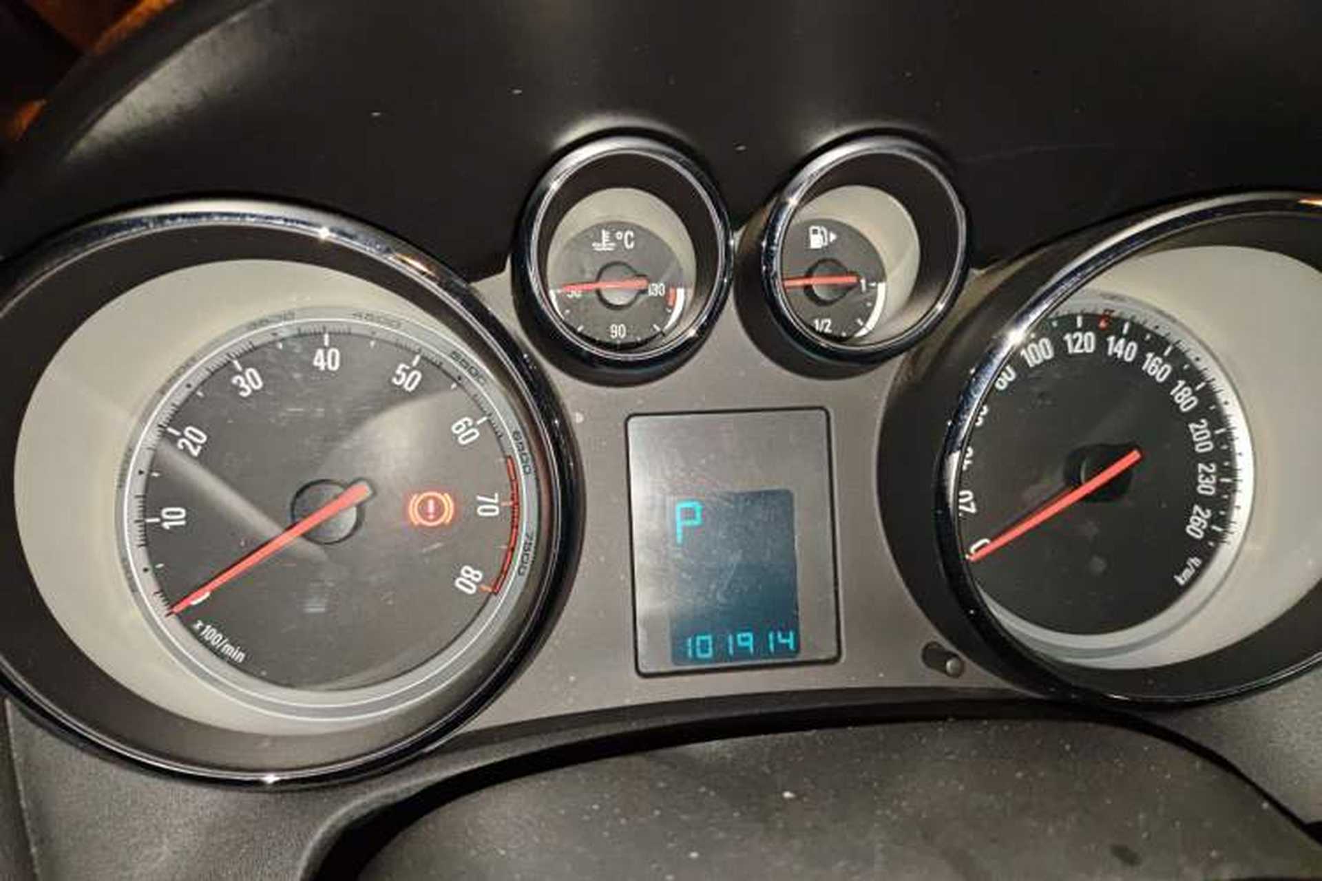 Used Buick GT 2014 XT 1.6L Automatic Comfort Edition Instrument Cluster