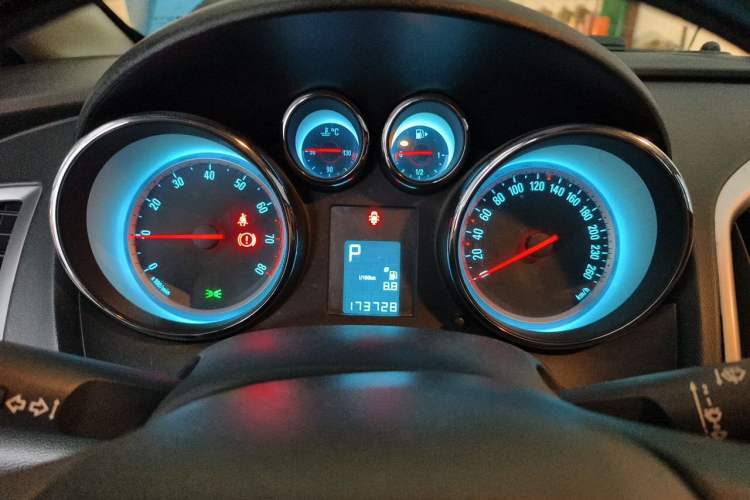 Used Buick GT 2014 XT 1.6L Automatic Fashion Edition Instrument Cluster