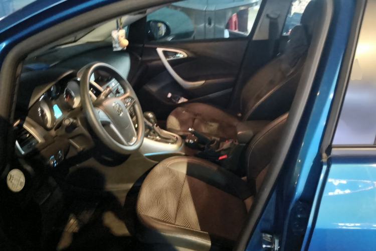 Used Buick GT 2014 XT 1.6L Automatic Fashion Edition Left Front Seat