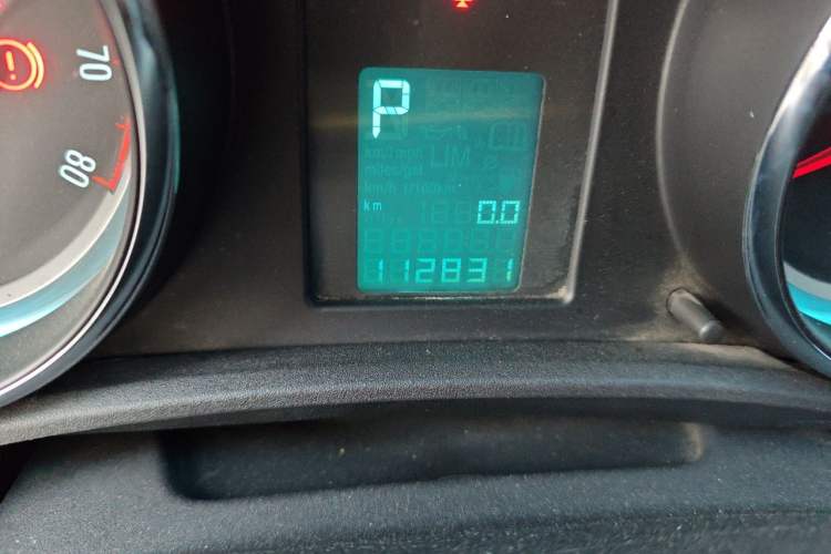 Used Buick GT 2014 XT 1.6L Automatic Fashion Edition Odometer Close Up