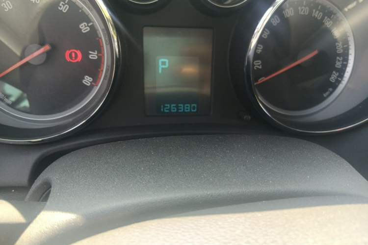 Used Buick GT 2014 XT 1.6L Automatic Fashion Edition Odometer Close Up