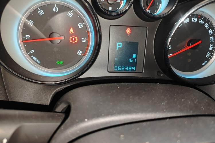 Used Buick GT 2014 XT 1.6L Automatic Fashion Edition Odometer Close Up