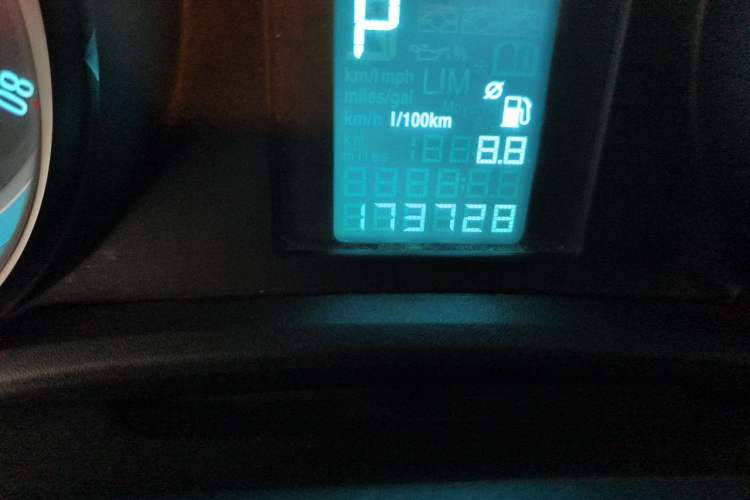 Used Buick GT 2014 XT 1.6L Automatic Fashion Edition Odometer Close Up
