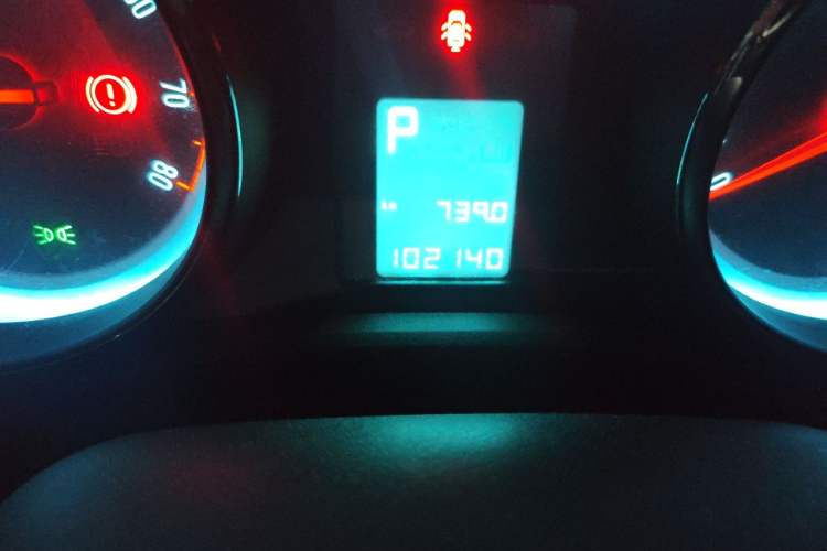 Used Buick GT 2014 XT 1.6L Automatic Fashion Edition Odometer Close Up