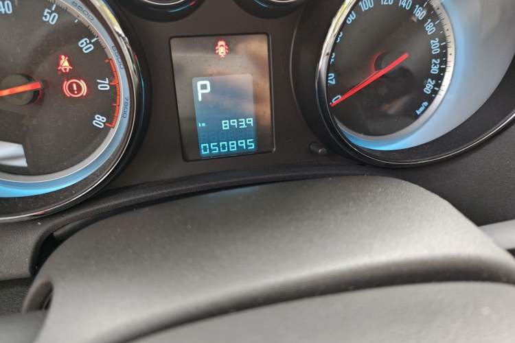 Used Buick GT 2014 XT 1.6L Automatic Fashion Edition Odometer Close Up
