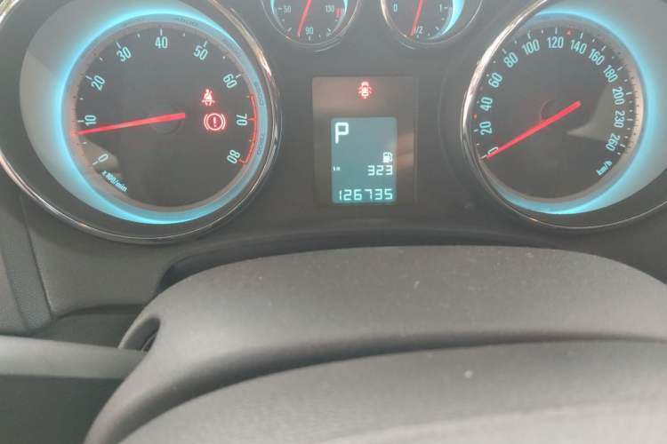 Used Buick GT 2014 XT 1.6L Automatic Comfort Edition Odometer Close Up