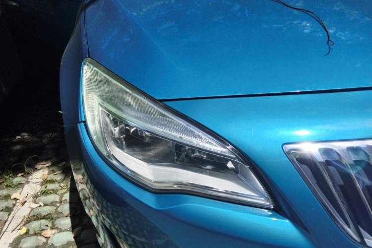 Used Buick GT 2014 XT 1.6L Automatic Fashion Edition Right Front Headlight