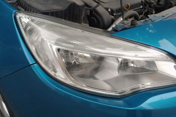 Used Buick GT 2014 XT 1.6L Automatic Comfort Edition Right Front Headlight