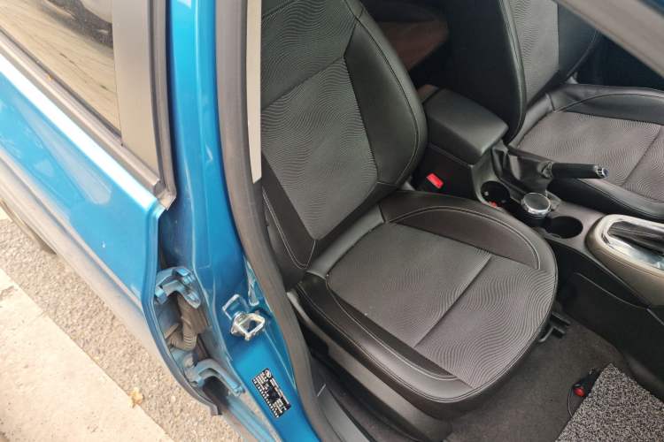 Used Buick GT 2014 XT 1.6L Automatic Fashion Edition Right Front Seat
