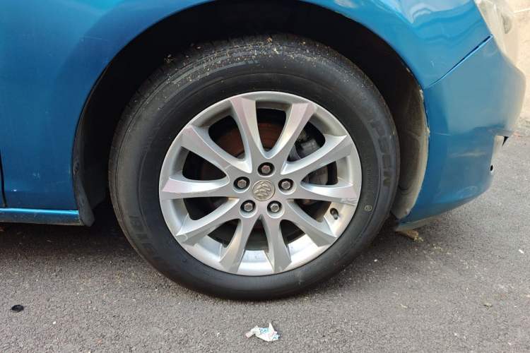 Used Buick GT 2014 XT 1.6L Automatic Fashion Edition Right Front Wheel Hub