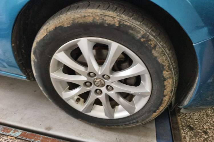 Used Buick GT 2014 XT 1.6L Automatic Fashion Edition Right Front Wheel Hub