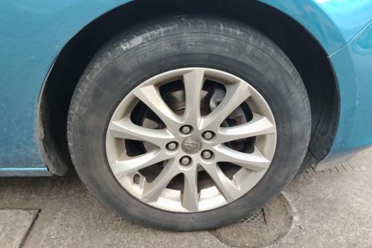 Used Buick GT 2014 XT 1.6L Automatic Comfort Edition Right Front Wheel Hub
