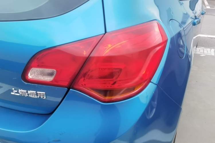 Used Buick GT 2014 XT 1.6L Automatic Fashion Edition Right Rear Taillight