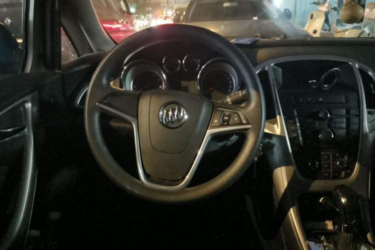 Used Buick GT 2014 XT 1.6L Automatic Fashion Edition Steering Wheel